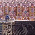 MOSQUÉE HASSAN II - 0 - le chantier en 1992 : assemblage des décors de bois zouackés du plafond mobile