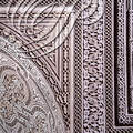 TÉLOUET - KASBAH du GLAOUI : décors en gebs polychrome sur un mur et sur un intrados