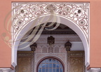 MARRAKECH - PALAIS ROYAL : salle du trône : porte d'entrée (décor en gebs et bois zouacké)