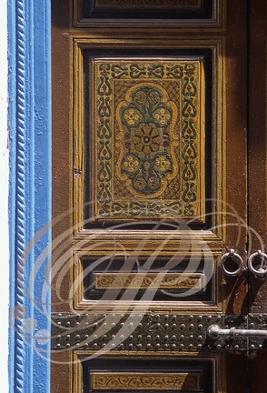 MARRAKECH - Palais de la Bahia : porte en bois peint (zouacké) détail d'un panneau