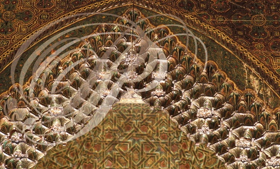TELOUET - KASBAH du GLAOUI : mouqarnas en bois peint (zouack) formant l'intrados d'un arc brisé
