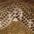 TELOUET - KASBAH du GLAOUI : mouqarnas en bois peint (zouack) formant l'intrados d'un arc brisé