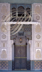 CASABLANCA - PALAIS ROYAL : Dar Ouma (porte monumentale en bois peint (zouacké) encadrée de panneaux en gebs polychrome
