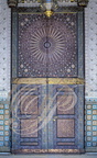 CASABLANCA - PALAIS ROYAL - Dar Ouma : porte monumentale en bois sculpté, rapporté et peint (zouack)