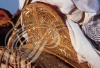 FANTASIA (Maroc) - harnachement : dossier d'une selle brodée aux fils d'or