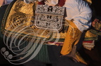 FANTASIA (Maroc) - vêtement du cavalier : botte en cuir brodé et tapis de selle brodé aux fils d'or