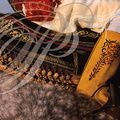 FANTASIA (Maroc) - vêtement du cavalier : botte en cuir brodé et tapis de selle brodé aux fils d'or