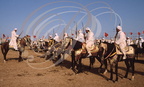 FANTASIA (Maroc) - le mokadem et sa troupe de cavaliers avant la charge