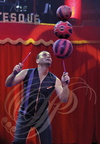 NOËL EN CIRQUE 2014 à Valence d'Agen : IVAN RADEV (Bulgare) - jonglage 