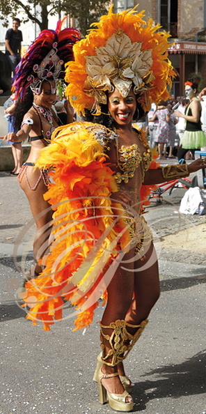 VALENCE d'AGEN - la GAI PRIDE 2014 : défilé (danseuses brésiliennes)  