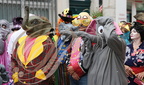 VALENCE d'AGEN - la GAI PRIDE 2014 : défilé (les éléphants de Noël en cirque 2014)