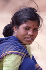 INDE (Madhya Pradesh) - KHAJURAHO : jeune femme (portrait)