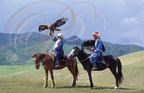 KAZAKHSTAN (ouest d'Almaty) : bürtkitshi (aigliers ou chasseurs à l'aigle) et leurs aigles royaux