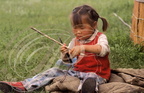 CHINE (MONGOLIE INTÉRIEURE) - ouest du Grand Khingan : fillette nomade de la steppe