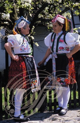 HOLLÓKÖ - costumes traditionnels de fête