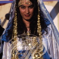 FOUM_TATAOUINE_Tunisie_Festival_des_ksours_Portrait_de_femme_portant_les_rihana_chaines_du_bonheur.jpg