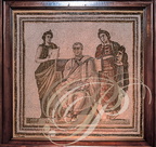 TUNIS - musée du BARDO : salle de Virgile (mosaïque de Sousse datée du IIIe siècle représentant le poête Virgile écrivant le huitième vers de l'Énéide sur un papyrus. À gauche : Clio, muse de l'Histoire et à droite : Melpomène, muse