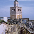 TUNIS - terrasse couverte de céramiques (minaret de la mosquée Zitouna)