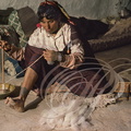 MATMATA - Beni Aïssa (habitation troglodytitque) - filage de la laine