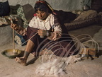 MATMATA - Beni Aïssa (habitation troglodytitque) - filage de la laine