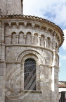 AGEN - cathédrale Saint-Caprais : absidiole romane couronnée de modillons (corbeaux en pierre sculptée)