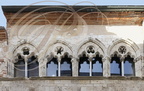 AGEN - Maison du Sénéchal (XIVe siècle) classée en 1913 : baies géminées chacune surmontée d'un oculus lobé et inscrite dans un arc brisé