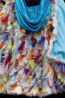 CARNAVAL DE VENISE 2015 - détail de costume (cape ornée de plumes multicolores)
