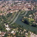 MONTAUBAN - vue aérienne : Villenouvelle (à gauche), le Tarn, Villebourbon (à droite)