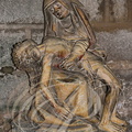 AUBAZINE - église abbatiale : Pieta du XVe siècle en pierre polychrome