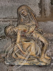 AUBAZINE - église abbatiale : Pieta du XVe siècle en pierre polychrome