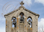 AUBAZINE - église de la Nativité de Notre-Dame - abbatiale cistercienne romane (XIIe siècle) - clocher-mur à trois baies campanaires