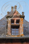 COLLONGES-LA-ROUGE - maison des Ramade de la Serre (XVIe siècle) -  fenêtre haute avec blason