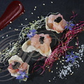 Sashimi de HOMARD juste mariné sur une tuile de farine de lentilles, caviar de hareng fumé, réduction de betterave rouge (Le Pois Gourmand à Toulouse - 31)