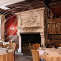 L'HOSTELLERIE DU PARC aux Cabannes (81) : une salle du restaurant (la cheminée)