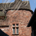 COLLONGES-LA-ROUGE - tourelle en grès rouge (fenêtre à meneaux et toiture en ardoises)