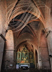 COLLONGES-LA-ROUGE - église Saint-Pierre : la nef gothique et le choeur