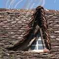 COLLONGES-LA-ROUGE - fenêtre de toiture en lauzes