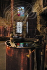 Distillerie DENOIX à Brive-la-Gaillarde (19) - reflet du vitrail dans la cuve au serpentin