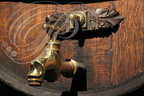 Distillerie DENOIX à Brive-la-Gaillarde (19) - robinet en laiton d'un fût de Chêne