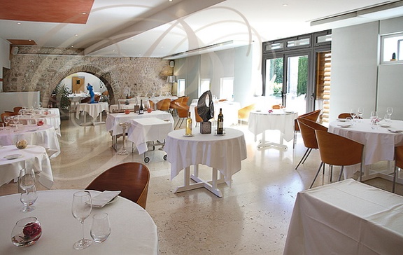 CAHUZAC-SUR-VÈRE - Château de Salettes : salle du restaurant