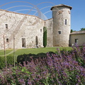 CAHUZAC-SUR-VÈRE - Château de Salettes : façade sud (le potager et le jardin d'aromatiques)