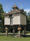 CASTELNAU-DE-MONTMIRAL - Château de MAYRAGUES : pigeonnier sur piliers
