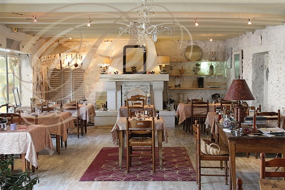 MIRAMONT-de-QUERCY - Auberge de Miramont : la salle du restaurant