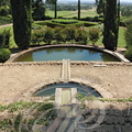 LISLE_SUR_TARN_Chateau_de_Saurs_le_jardin_le_losange_de_buis_et_l_escalier_d_eau_au_pied_du_chateau.jpg
