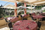 AMBIALET - hôtel restaurant du Pont : la terrasse et le pont sur le Tarn 