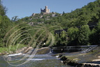 NAJAC - la forteresse royale (XIIe et XIIIe siècles) dominant le village (face sud vue depuis le lit de l'Aveyron)