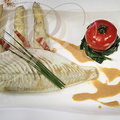 Filet de TURBOT snacké sur la peau, asperges blanches et tomate farci à la ratatouille sur un lit d'épinards, jus réduit au chorizo (L'Oustal del Barry à Najac - 12)