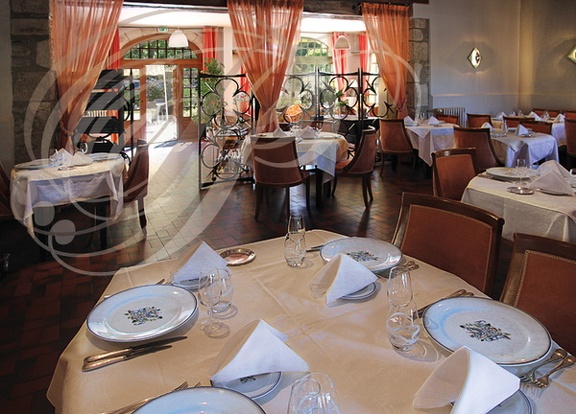 NAJAC - restaurant hôtel "l'Oustal del Barry" : la salle du restaurant