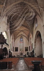 NAJAC - église Saint-Jean l'Évangéliste : la nef et le choeur (vitraux fin XIXe siècle)