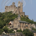 NAJAC - la forteresse royale (XIIe et XIIIe siècles) face ouest dominant l'église Saint-Jean l'Évangéliste et le quartier de la Pause